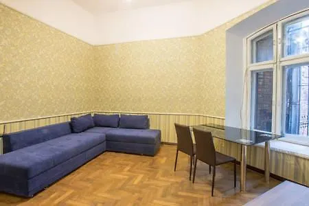 Renovated In The Center Town *