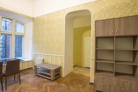 Renovated In The Center Town Apartment Odesa