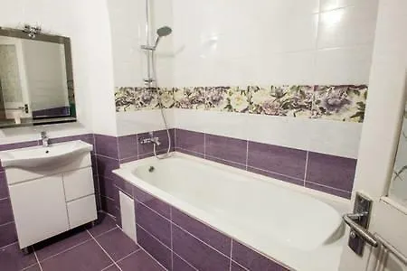 Renovated In The Center Town *