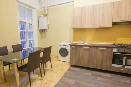 Renovated In The Center Town Appartement *